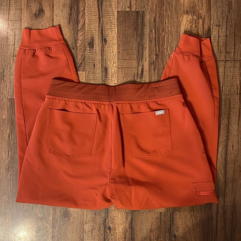 Figs Orange Women's Scrub Jogger Pants - Picture 3 of 4